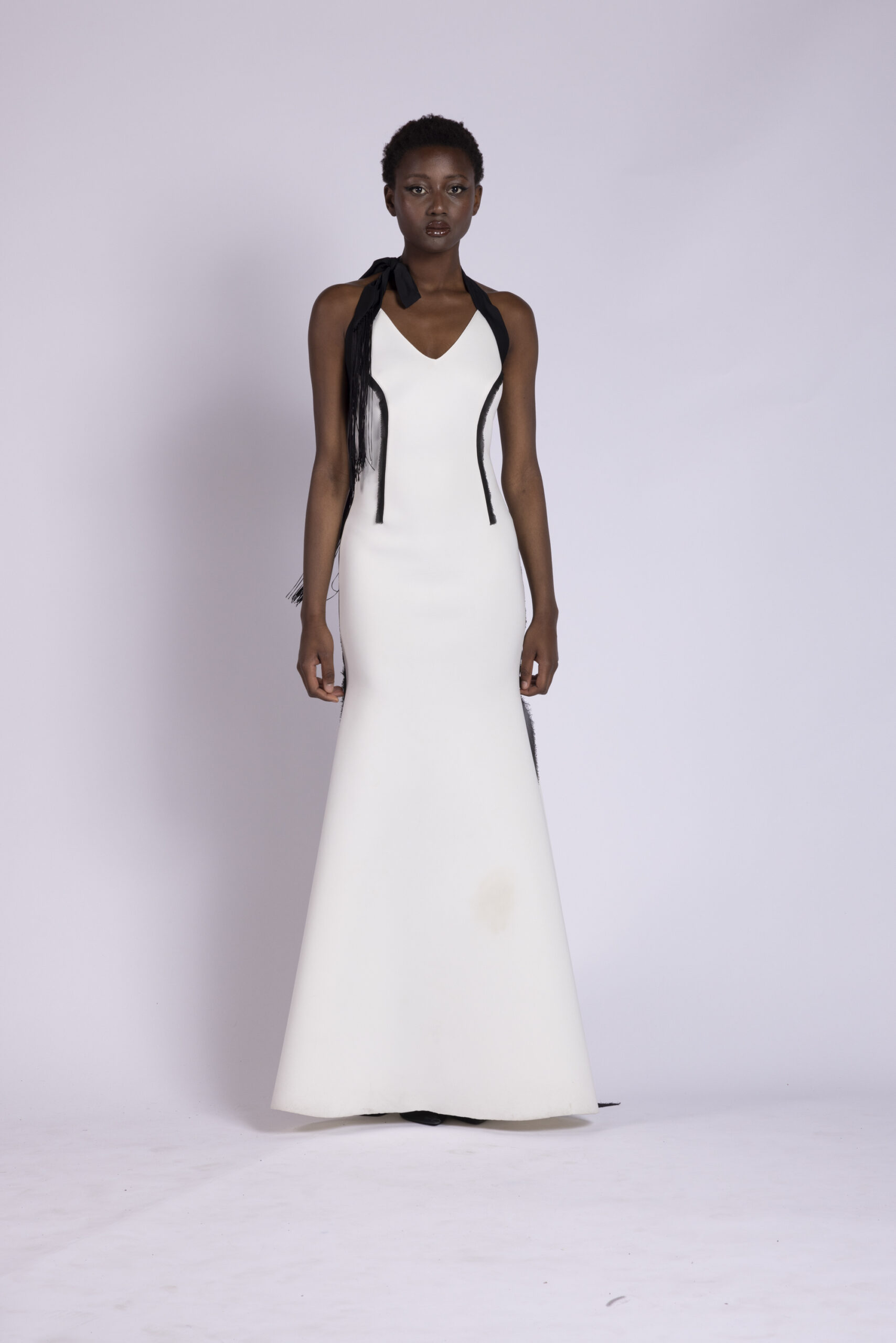 abito da sera donna, a sirena bianco in scuba crepe con dettagli in raso nero e georgette nera